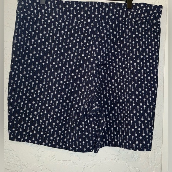 Croft & Barrow Navy Blue Palm Tree Patterned Women's Shorts - Picture 4 of 8